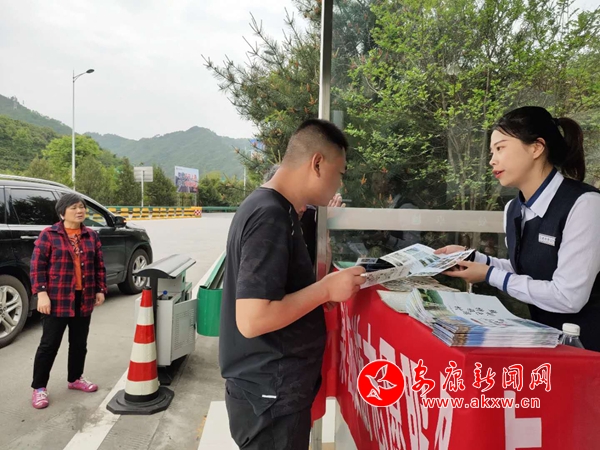 全域旅游“引爆”石泉縣五一假期 旅游咨詢服務成亮點